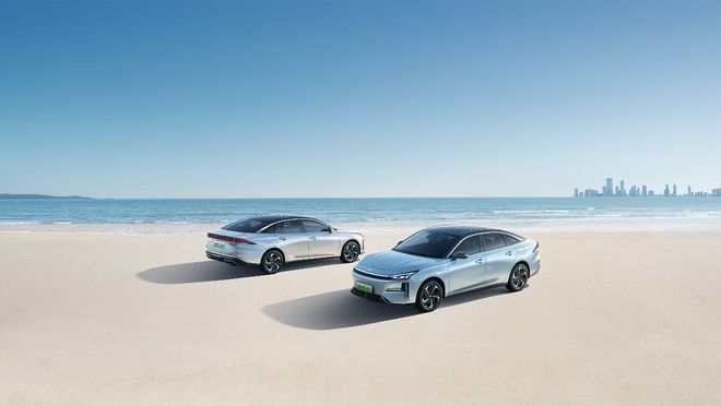 银河L6 EM-i预售898万起享优先提车权AG真人百家家乐APP电混家轿一步到位 吉利(图3)