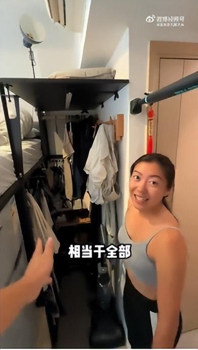买15平米晚上睡衣柜顶客厅宽敞还有大阳台AG真人游戏第一品牌女子香港花近400万(图10)